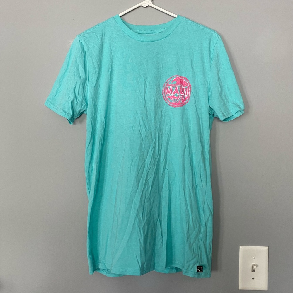 Men’s Maui GraphicTee with Big Logo on Back Size M